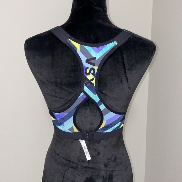 Victoria's Secret - VSX sports Bra - Picture 7 of 7